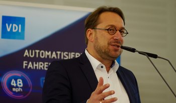 Professor Johannes Fottner beim VDI Bayern-Forum zu automatisiertem Fahren